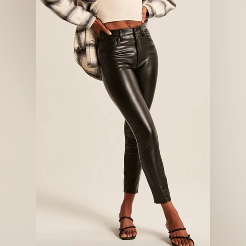 NWT Abercrombie & Fitch Ultra Skinny High Rise Vegan Leather Pants Small Short - Picture 1 of 7